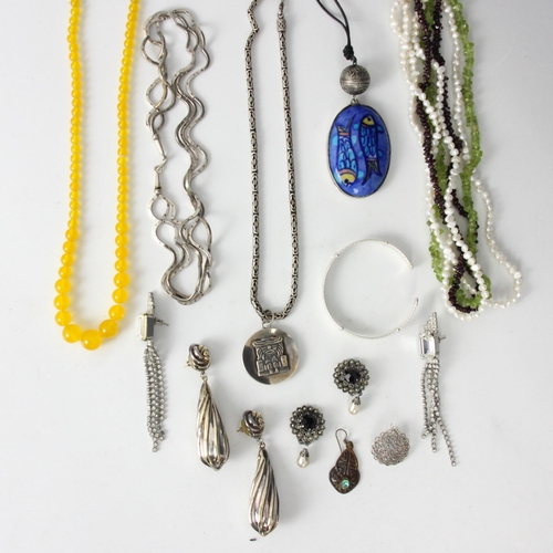 189 - A selection of costume jewellery, including paste set chandelier style earrings, twisted white metal... 