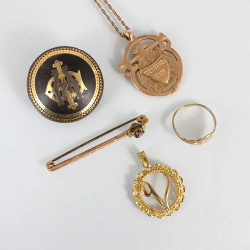 224 - A selection of jewellery, including an early 20th century 9ct fob medal, engraved ‘Sentinel Cup’ sta... 