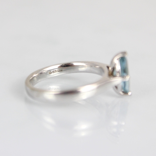 262 - A bespoke aquamarine solitaire ring, the marquise cut aquamarine within 18ct white metal claw settin... 