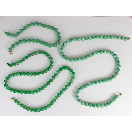 291 - A string of hydrogrossular garnet beads, the ‘jade’ coloured beads with screw barrel fastening, 76cm... 