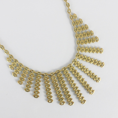 316 - A 9ct yellow gold fringe necklace, the nineteen graduated fringe panels upon a flat trace link chain... 