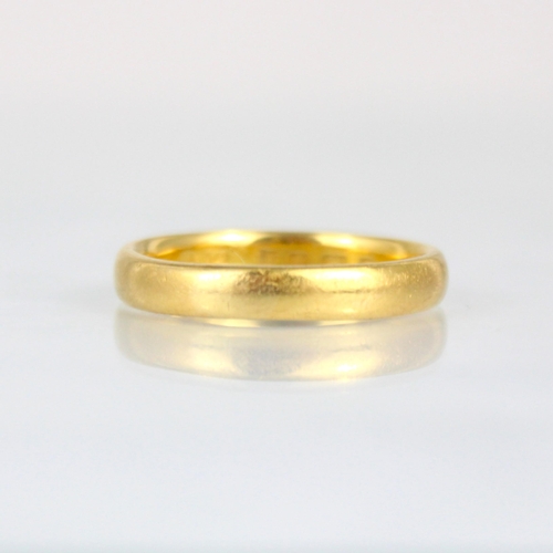 334 - A 22ct yellow gold wedding band, stamped 'WWLd' London, ring size M, 4.5gms