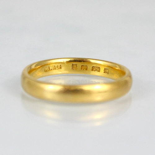 334 - A 22ct yellow gold wedding band, stamped 'WWLd' London, ring size M, 4.5gms