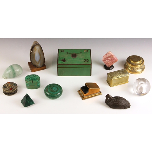 350 - A collection of objects of virtu, to include a malachite pyramid, 5cm high; a banded agate geode, 11... 