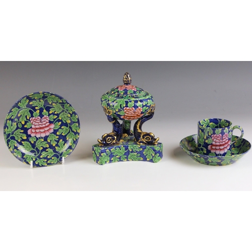 556 - A Spode pearlware pot pourri and cover, early 19th century, the tri-form base mounted with three dol... 