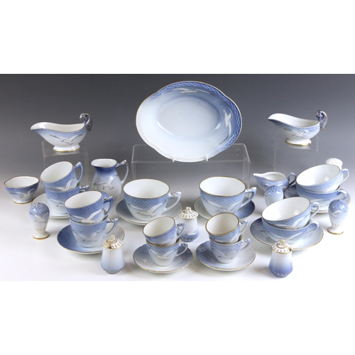 560 - An extensive Bing & Grondahl Copenhagen porcelain part dinner service in the 'Seagull' pattern, comp... 