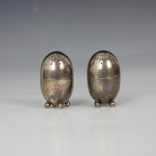 96 - A pair of Edwardian salt and pepper pots, Horace Woodward & Co Ltd, London 1901, of plain polished e... 