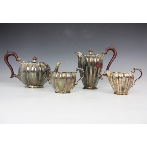 87 - A George V silver tea service, Wilson & Gill, Birmingham 1931-34, comprising hot water pot, teapot, ... 