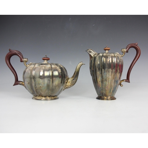 87 - A George V silver tea service, Wilson & Gill, Birmingham 1931-34, comprising hot water pot, teapot, ... 