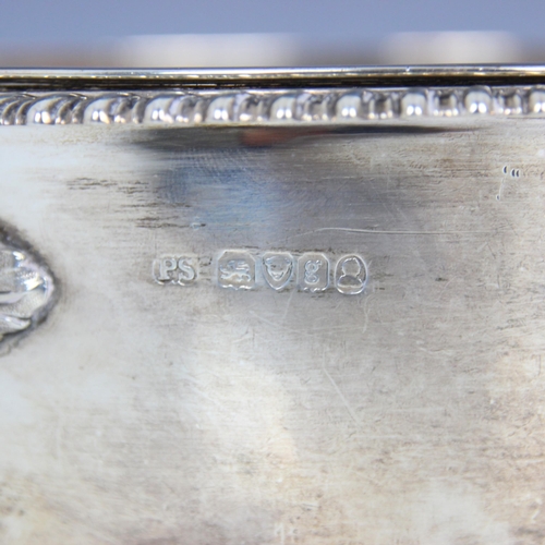 89 - A George IV silver souffle dish, Paul Storr, London 1822, the gadroon rim above plain polished body ... 