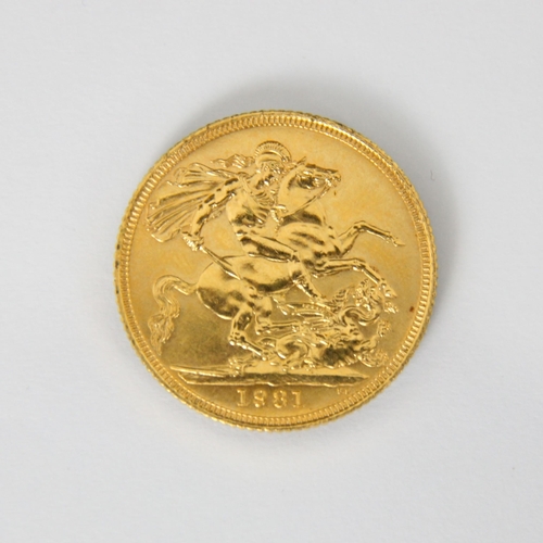 129 - An Elizabeth II full sovereign, dated 1981, 8gms