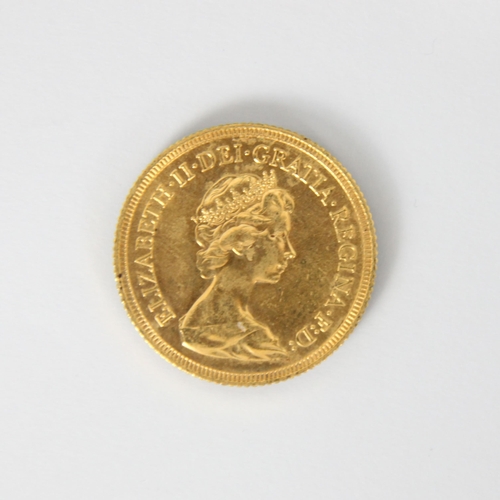 129 - An Elizabeth II full sovereign, dated 1981, 8gms