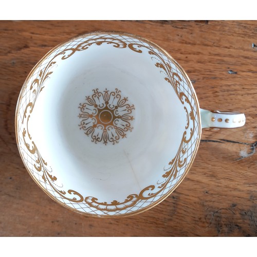 577 - A Copeland porcelain part tea and coffee service, mid 19th century, comprising: ten teacups, ten cof... 