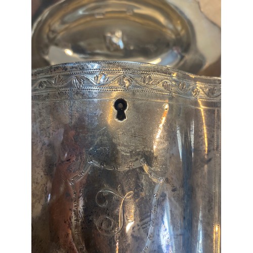 86 - A George IV silver tea caddy, ‘WV’ London 1826, the urn shaped finial above serpentine body, with ce... 