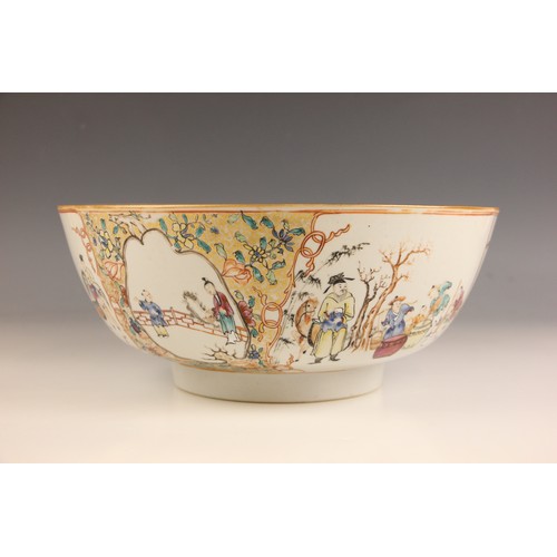 593 - A Chinese porcelain famille rose centre bowl, Qianlong (1736-1795), the large circular bowl external... 