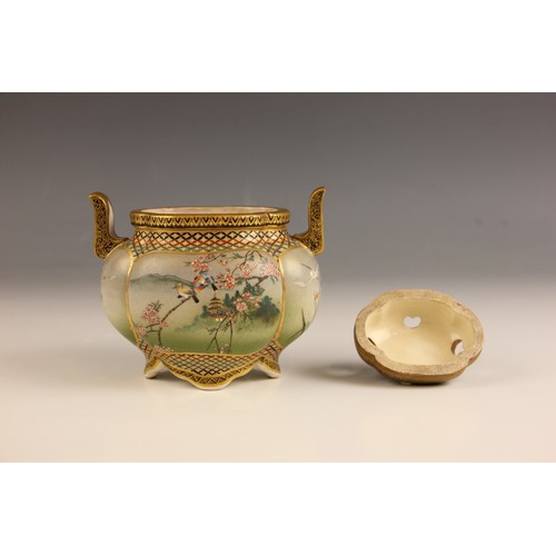 589 - A fine Japanese Satsuma porcelain Koro and cover, Meiji Period (1868-1912), the quatrefoil shaped bo... 