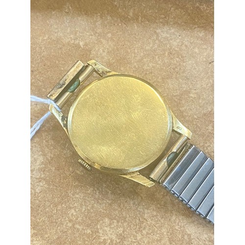 138 - An 18ct yellow gold cased Record De Luxe Incabloc watch, the circular cream dial with Arabic and arr... 