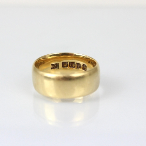 192 - An 18ct yellow gold wedding band, stamped 'GA' Chester 1901, ring size O, 8gms