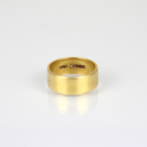 305 - A late 20th century 18ct yellow gold wedding band, with engraved detail, stamped ‘PPLd’ Birmingham 1... 