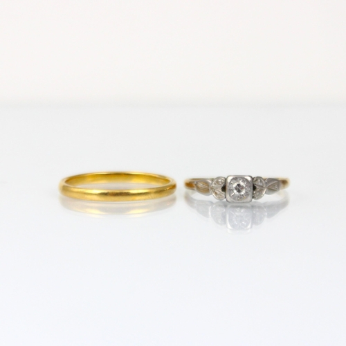 315 - A 22ct yellow gold wedding band, stamped ‘WWLd’ Sheffield 1911, ring size P ½, with a diamond set so... 