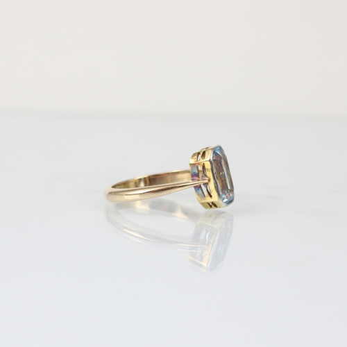 327 - An early 20th century untested aquamarine ring, the emerald cut untested aquamarine within white rub... 