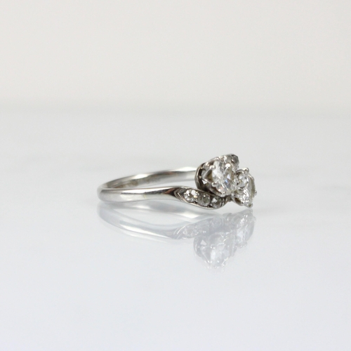 329 - An early 20th century diamond ‘toi et moi’ ring, the old cut and round cut diamond set in white meta... 