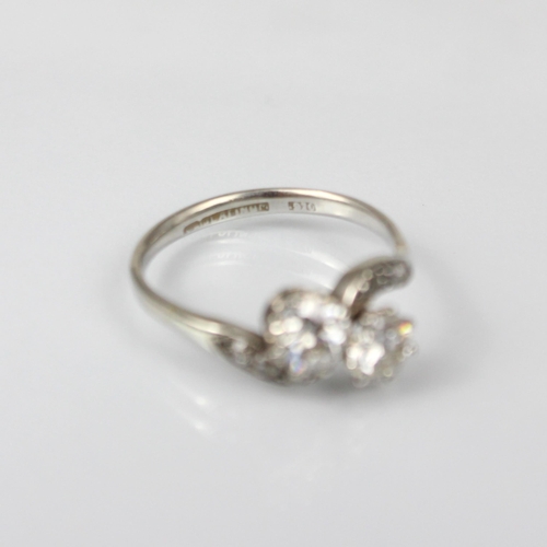 329 - An early 20th century diamond ‘toi et moi’ ring, the old cut and round cut diamond set in white meta... 