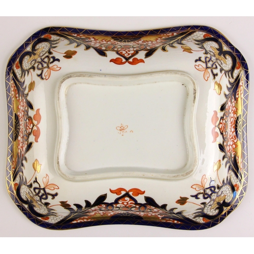 587 - A Crown Derby oval serving bowl and cover hand painted in the ‘King’s Imari’ pattern, early 19th cen... 