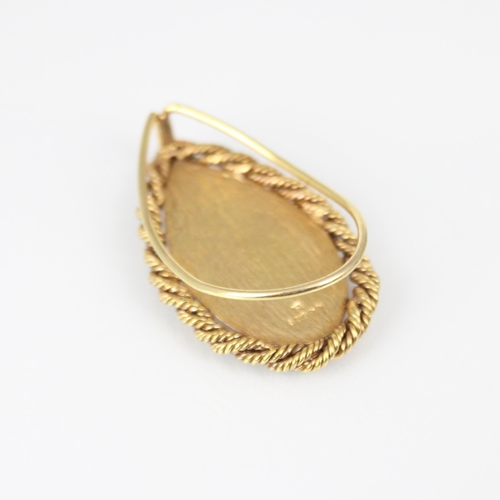 213 - An 9ct yellow gold clip, the textured pear drop shaped front encompassed by rope twist border, with ... 