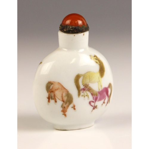 631 - A Chinese porcelain famille rose 'Horses' snuff bottle, Daoguang (1821-1850), of flattened globular ... 