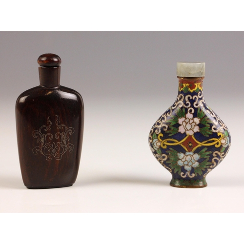 635 - A Chinese cloisonné snuff bottle, early 20th century, of flattened ovoid form and decorated in polyc... 