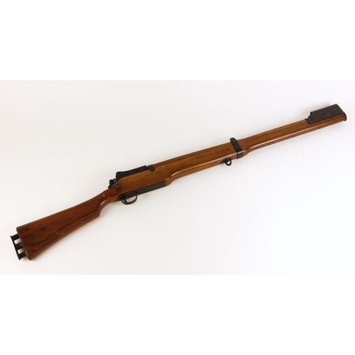 722 - WORLD WAR II INTEREST: A Swift type WWII training rifle with shoulder activated trigger release, 117... 