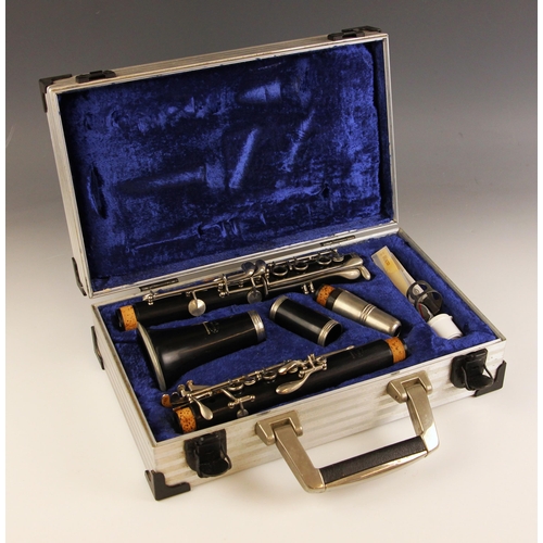 746 - A German Buffet Crampon 'Evette' clarinet, in fitted cased with spare reeds