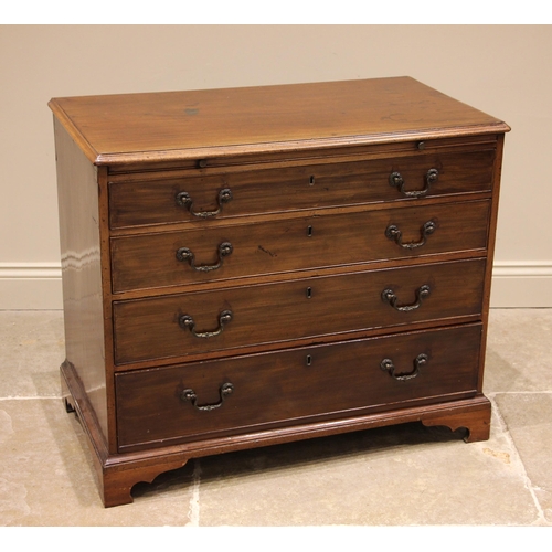 974 - A George III mahogany bachelors chest of drawers, formed with a brushing slide over four graduated a... 