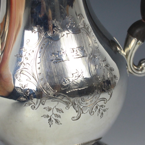 121 - A George III silver coffee pot, John Schofield, London 1776, the urn shaped finial above beaded rim ... 