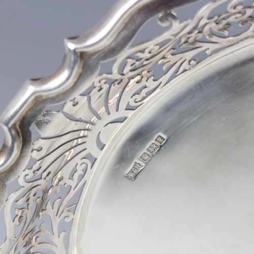 70 - A George V silver dish, Walker and Hall, Sheffield 1915, the shaped pierced rim above plain polished... 