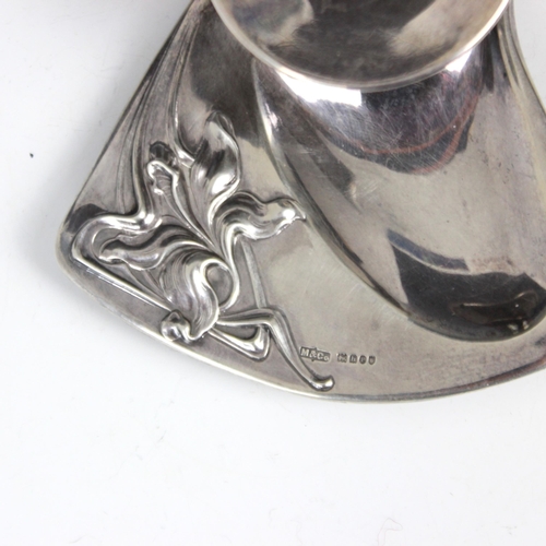 75 - An early 20th century silver chamberstick, Marples & Co, London 1901, of Art Nouveau design with loo... 