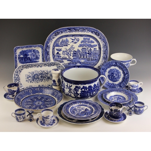 560 - A quantity of blue and white tea wares in the Willow pattern by Booths, Mikado and others, to includ... 