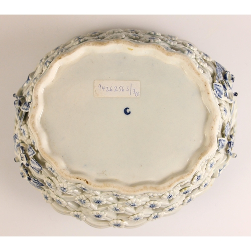 601 - An 18th century British porcelain chestnut basket, Lowestoft or Worcester, blue and white transfer p... 