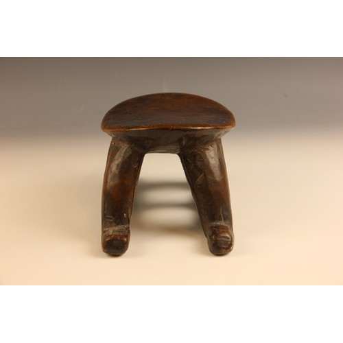 504 - A South Sudanese stool, Bongo People, early 20th century, the oval platform raised on four curved le... 