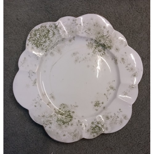 551 - A Victorian Wileman Foley (pre-Shelley) Empire shape part tea service in the ‘Green Daisy’ pattern, ... 