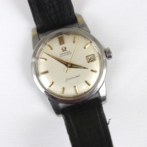 132 - An Omega 'automatic' Seamaster stainless steel wristwatch, the circular cream coloured dial with bat... 