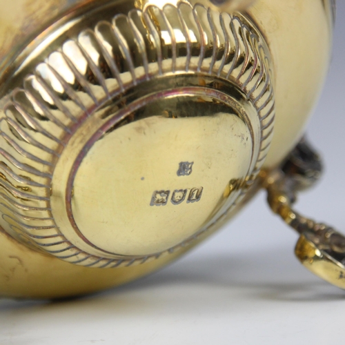 26 - A pair of Edwardian silver gilt bowls, Daniel & John Wellby, London 1906, the florally embossed bowl... 