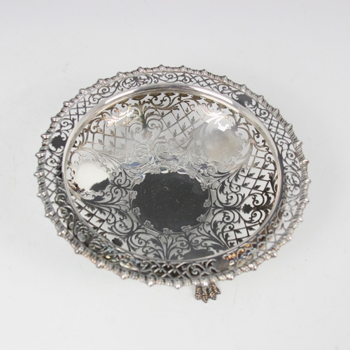 28 - An Edwardian silver bowl, James Dixon & Sons Ltd, Sheffield 1906, the gadrooned rim above a pierced ... 