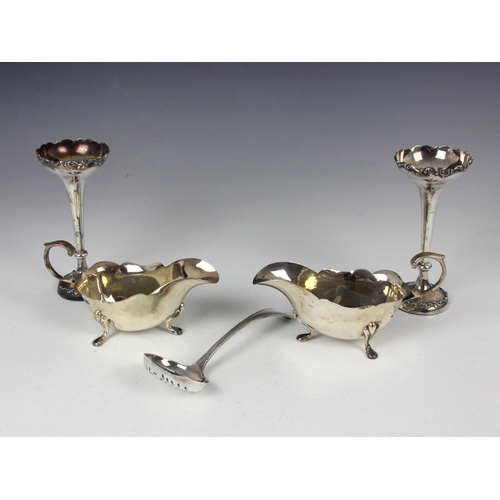 32 - A pair of Edwardian silver sauce boats, Holland Aldwinckle and Slater, London 1905, the shaped rim b... 