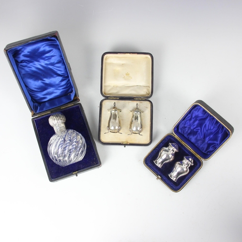 42 - A pair of cased Edwardian silver pepperettes, Charles and George Asprey, London 1905, each with pier... 