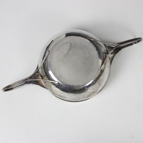 43 - A Guild of Handicraft Edwardian silver porringer, London 1906, possibly by Charles Robert Ashbee, th... 