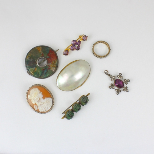 375 - A selection of jewellery, including a 9ct paste eternity ring, ring size R 1/2, 4gms, a hardstone ci... 