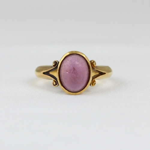 381 - An early 20th century 18ct yellow gold ring, the central 'amethyst' coloured cabochon in rub over mo... 