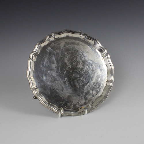 46 - A George V silver salver, Viner's Ltd, Sheffield 1930, the shaped rim above a plain polished well, u... 